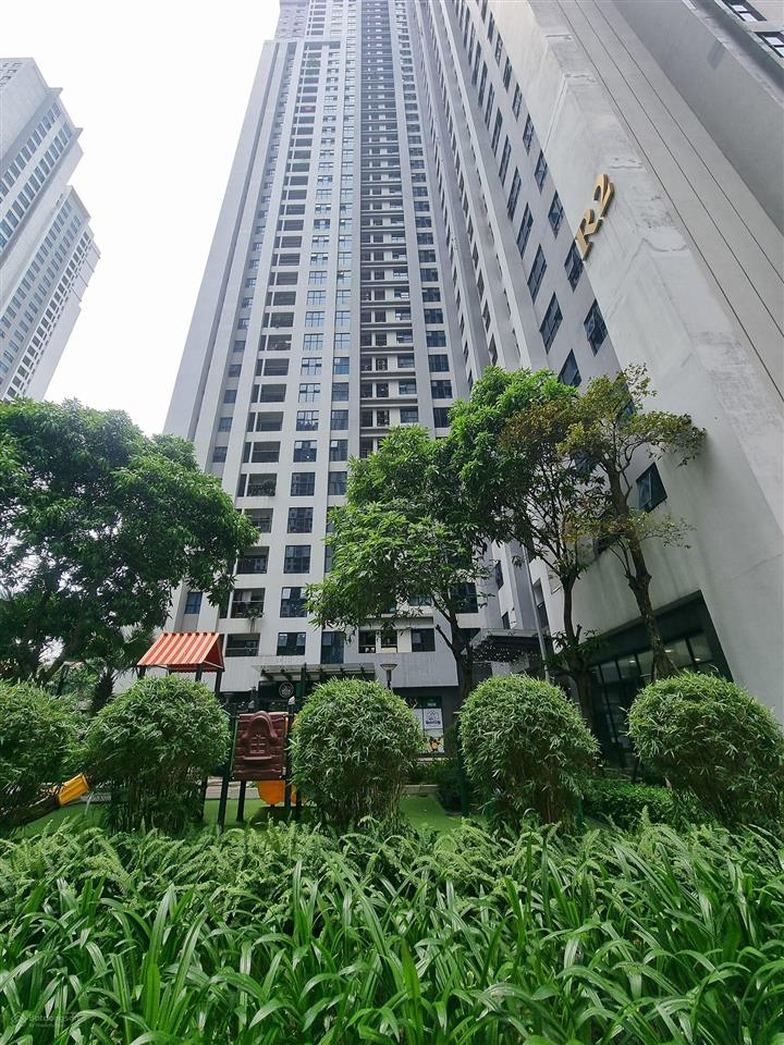 Chính chủ cần bán gấp căn 2 ngủ tòa r2 goldmark, ban công đông nam, tặng full đồ, giá 5,5 tỷ