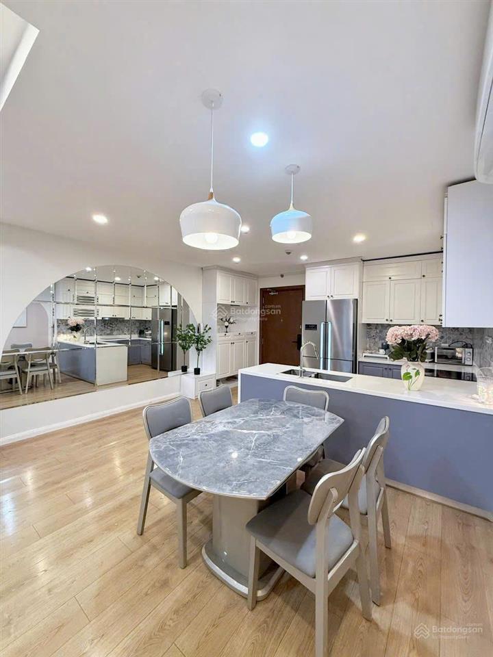 Chính chủ cần bán gấp căn 2 ngủ tòa b the zei, ban công đông nam, tặng full đồ, giá 7,5 tỷ