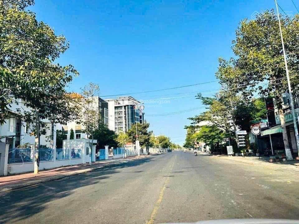 Bán đất phạm hùng, 10,1 tỷ, 200m2, view đẹp, pháp lý đầy đủ