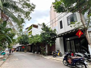 Có dãy trọ kiệt 4m lê hữu trác. dt 175.5m2 sổ và 188m2 thực tế, ngang 8m. có 20 phòng cho thuê full