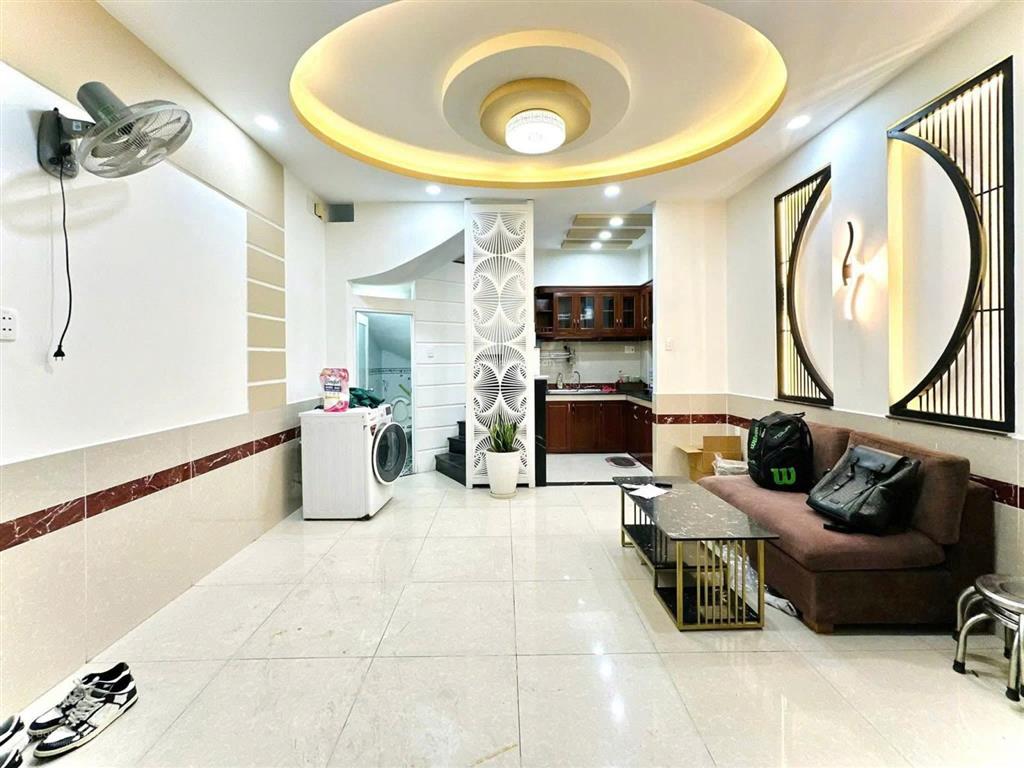 Bán gấp nhà 4 tầng 10 phòng. 4,5x20m. hđt 50tr/tháng. đường nhựa 8m sát mặt tiền sư vạn hạnh