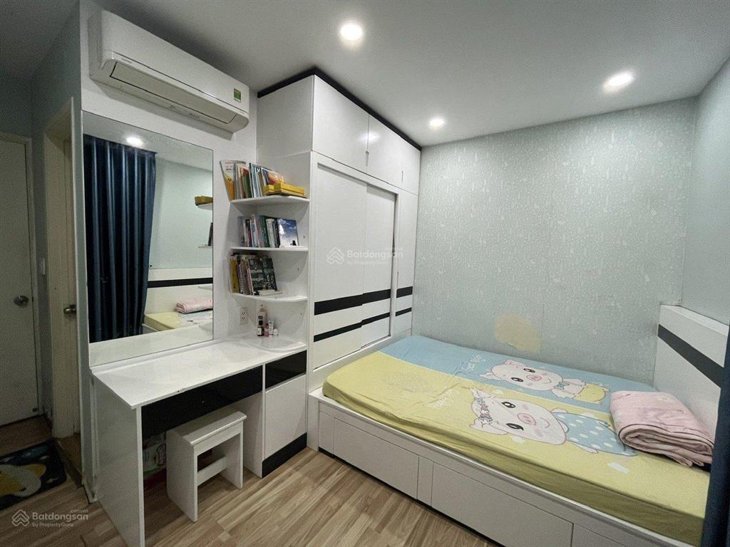 Bán nhanh căn 2pn1wc, 65m2 tại citihome, view thoáng mát, có nội thất giá 2.8 tỷ