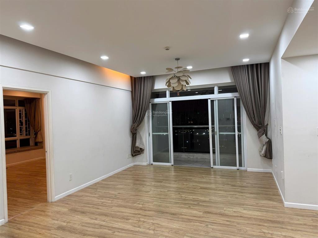 Bán căn hộ 3pn 2wc tại riverside residence, 15,3 tỷ, 147m2, giá siêu hời!