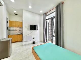 Cho thuê studio ban công hầm xe thang máy ngay bờ kè hoàng sa, quận 3 full nội thất giá rẻ