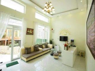 Bán khách sạn đường pasteur  p4  đà lạt