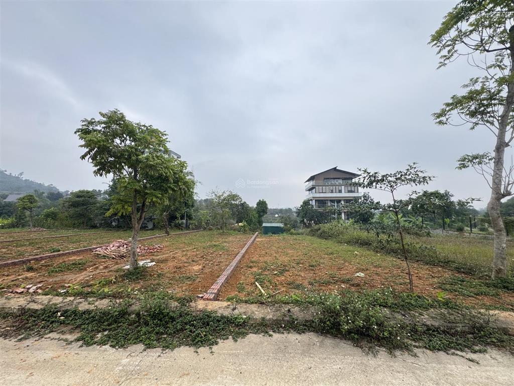 Đất nghỉ dưỡng  yên bài ba vì  gần 200m2 full thổ cư  lưng tựa núi mặt hướng hồ  chỉ 15 triệu/m