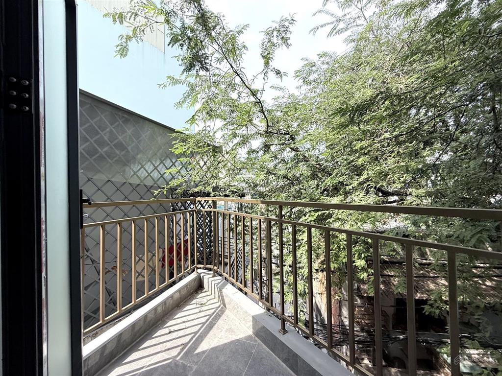 Khai trương chdv studio cửa sổ bancol ngay dương quảng hàm 3 người 3 xe