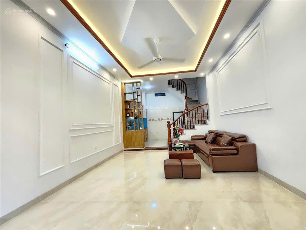 Bán nhà lê thanh nghị nhỉnh 6 tỷ 35m2x5 tầng đẹp lô góc thoáng sáng vài bước ra ô tô
