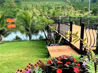 Định cư nước ngoài nên bán gấp lô đất view hồ 1sào9 giá 500triệu có sẵn nhà và sân vườn nghỉ dưỡng