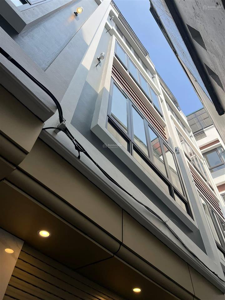 Bán gấp nhà 5 tầng mới phố lạc long quân 34m2 mt 4m hơn 8 tỷ thiết kế hiện đại ngõ thông