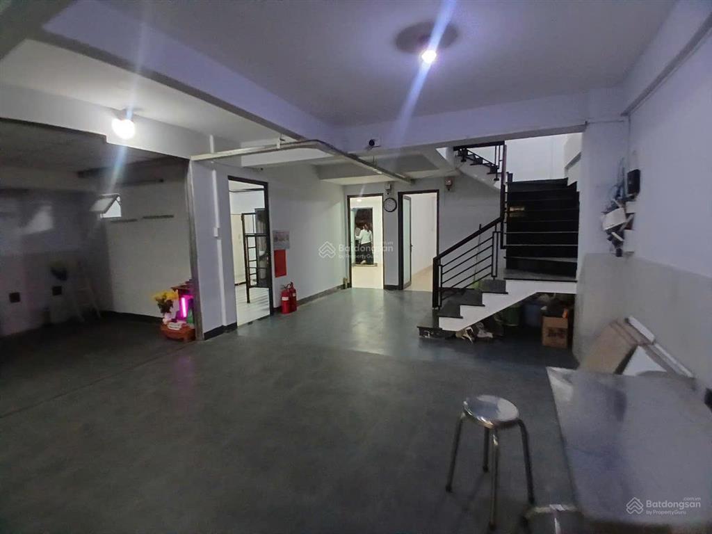 Nhà chdv 6 tầng, 16pn, diện tích 110m2 tại đường huỳnh văn bánh, p. 10, q. phú nhuận, 16.5 tỷ