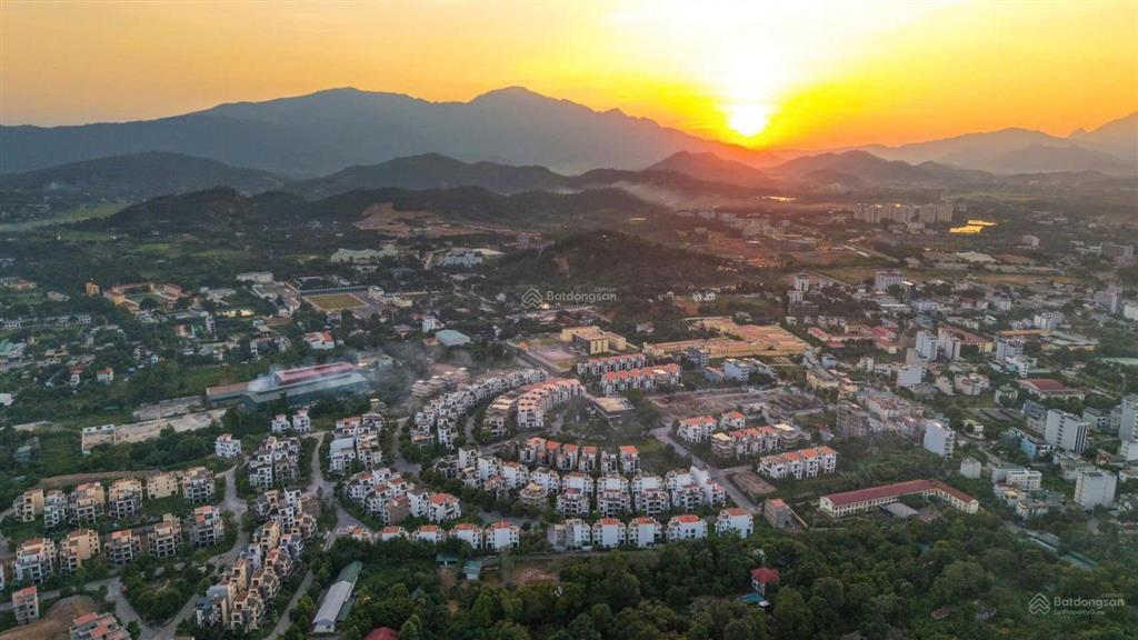 Cần bán gấp căn biệt thự 220m2 giá 6xtr/m2 trục chính dự án phú cát city, 0528 727 ***