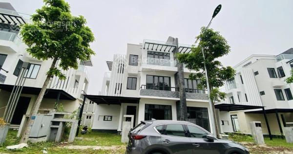 Cần bán gấp căn biệt thự 220m2 giá 6xtr/m2 trục chính dự án phú cát city, 0528 727 ***