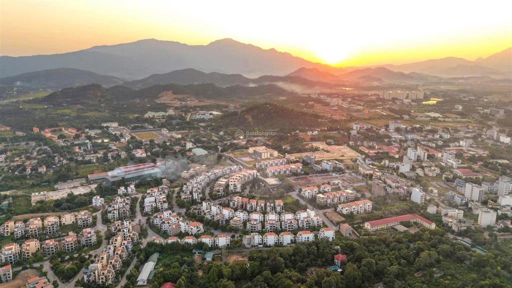 Cần bán gấp căn biệt thự 220m2 giá 6xtr/m2 trục chính dự án phú cát city, 0528 727 ***