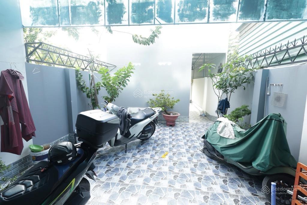 Nhà mặt tiền nhà mặt tiền 130m2 đường hà huy giáp.
