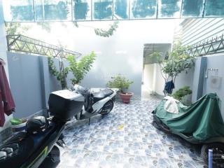 Nhà mặt tiền nhà mặt tiền 130m2 đường hà huy giáp.