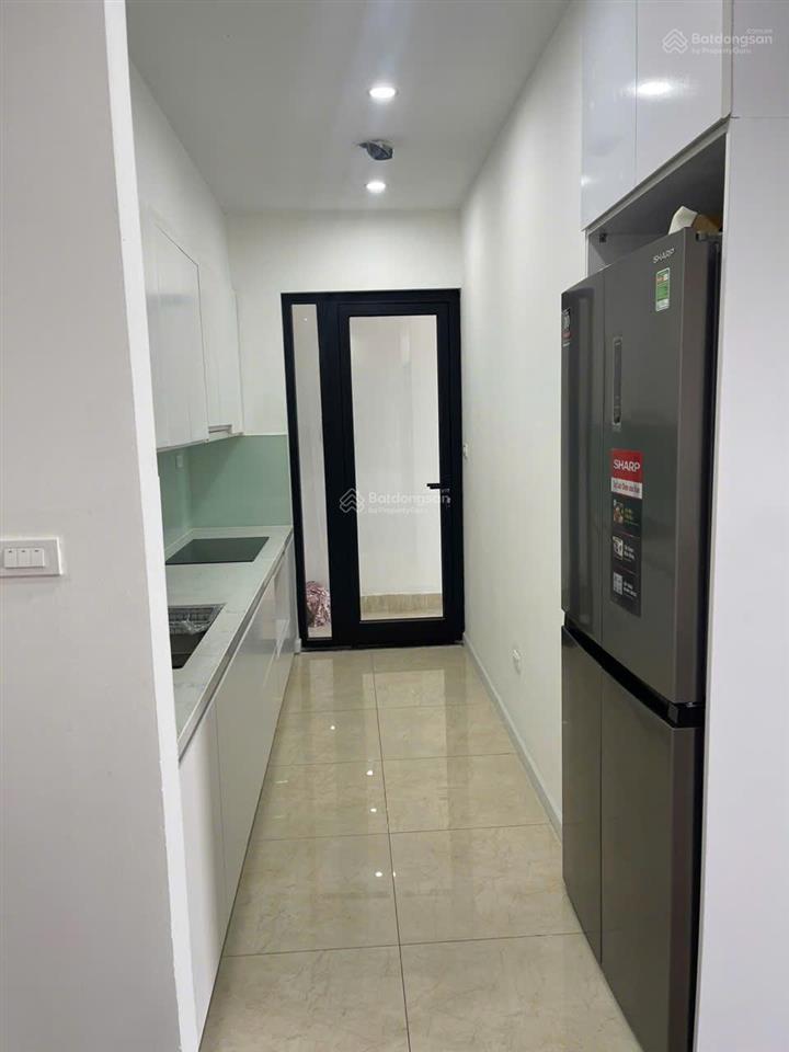 Chính chủ bán ch 2n2vs. dt 83m. giá 5,5 tỷ.đc the garden hill 99 trần bình. full nội thất.