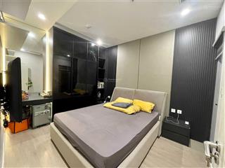 Chính chủ bán ch 2n2vs. dt 65m2. giá 5 tỷ. đc center point 110 cầu giấy. nội thất đầy đủ.