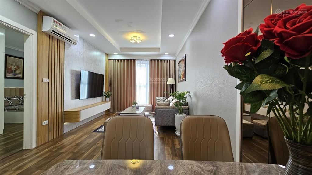 Chính chủ bán ch 3n2vs. dt 110m. giá 6,8 tỷ. đc c14  bộ công an, tố hữu. nội thất đầy đủ.