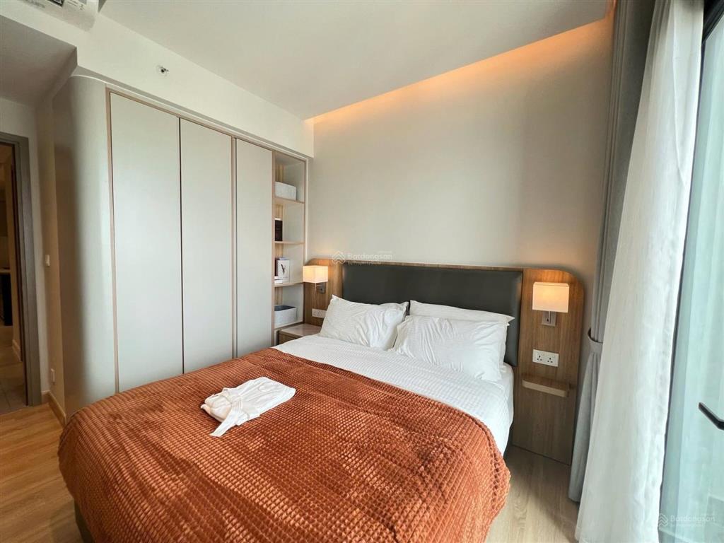 Bán căn hộ 3pn  2vs. giá 9 tỷ. dt 102m. đc goldseason, thanh xuân. sẵn sổ, full nội thất.