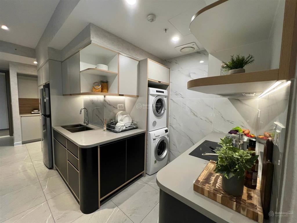 Bán căn hộ 3pn  2vs. giá 9 tỷ. dt 102m. đc goldseason, thanh xuân. sẵn sổ, full nội thất.