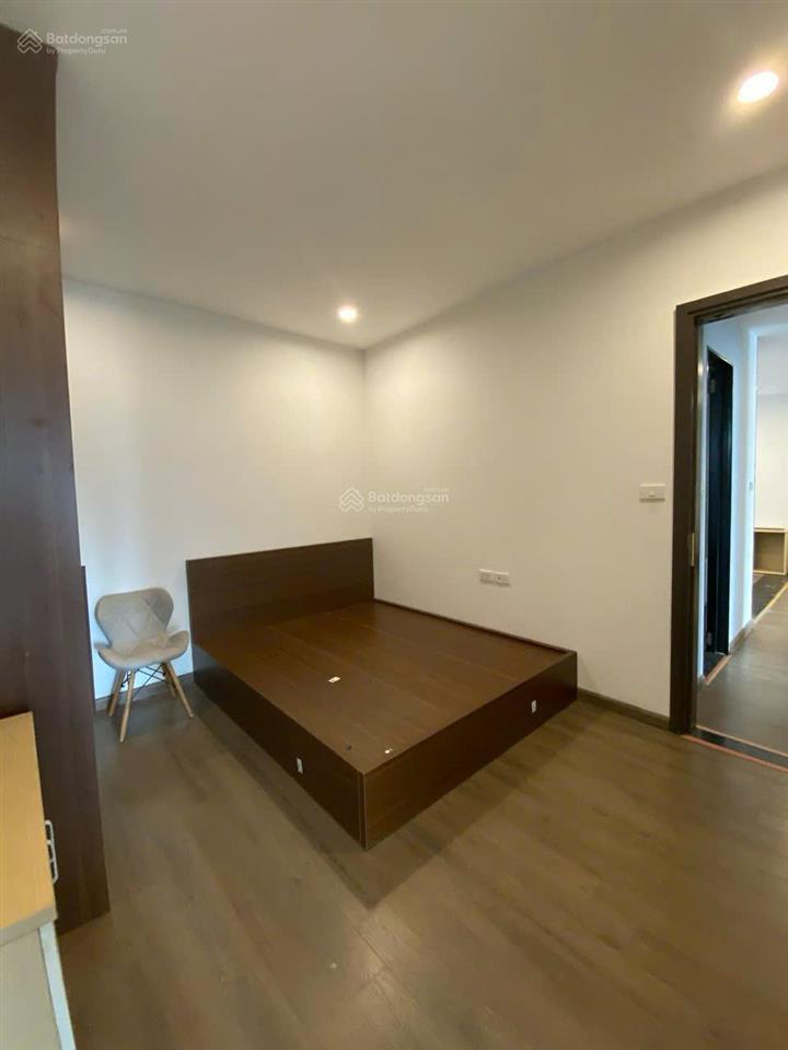 Chính chủ bán ch (2n  2vs). dt 83m2. giá 6,5 tỷ. đc c14  bộ công an, tố hữu. nội thất đầy đủ