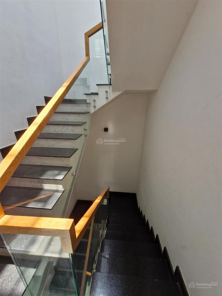 Nhà đẹp 5 tầng 5 x 20m kdc dương hồng bình hưng, bc gần bến xe q8