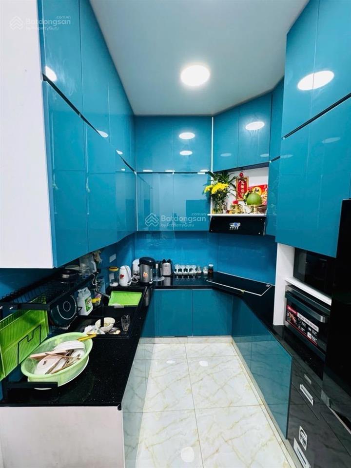 Bán nhà 5 tầng, trung tâm quận 3, lê văn sỹ, xe hơi ngủ trong nhà, 6x12m, 20 tỷ