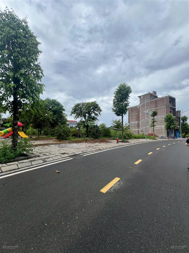 Downtowntổng hợp bảng hàng chính chủ cần bán giá tốt, cắt lỗ sâu 0976 698 ***