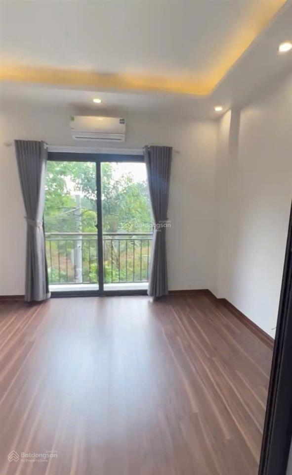 Nhà tt chúc sơn cách qlộ 6 200m, ôtô đến cửa, gần hồ điêu hòa, bán kính 500m đủ tiện ích