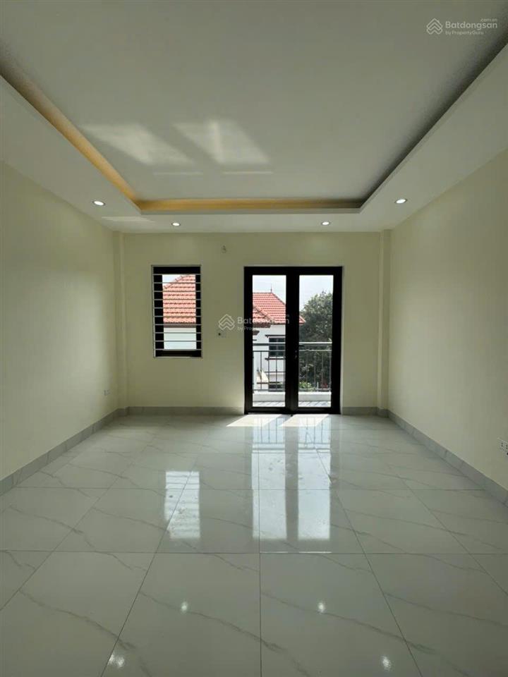 Nhà tt chúc sơn cách qlộ 6 200m, ôtô đến cửa, gần hồ điêu hòa, bán kính 500m đủ tiện ích