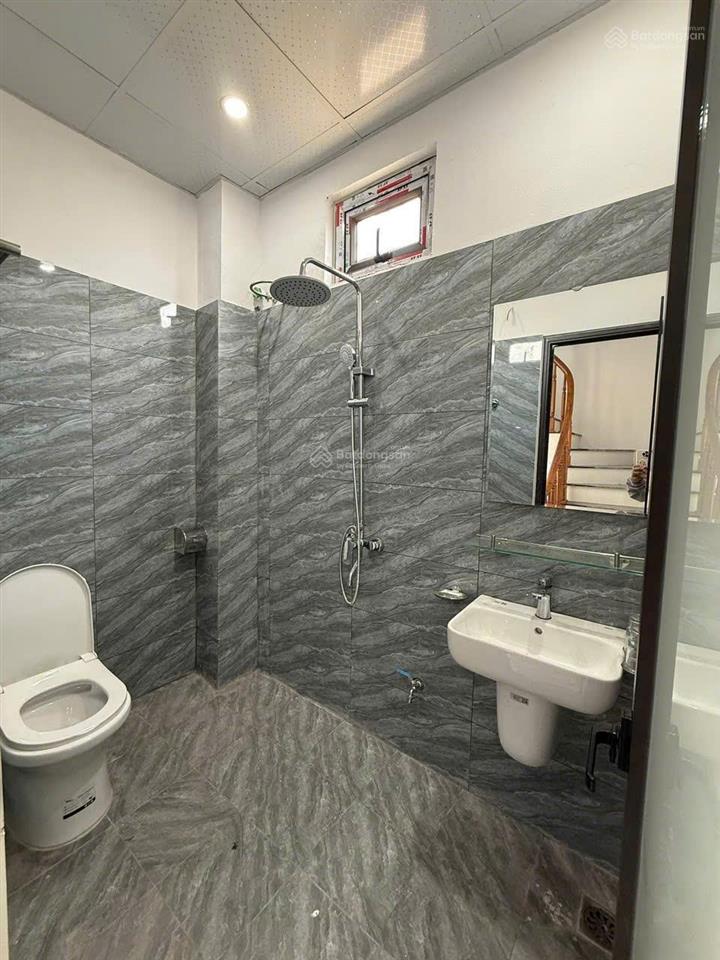 Nhà tt chúc sơn cách qlộ 6 200m, ôtô đến cửa, gần hồ điêu hòa, bán kính 500m đủ tiện ích