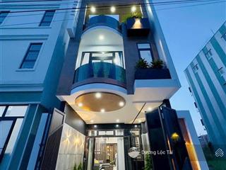 Khách đi định cư cần bán gấp nhà 1t 2l 70m2 ngay sát chợ cầu, quận 12, shr, nhà đẹp giá rẻ