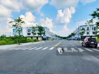 Bán đất nền nằm mt đường nhựa, 100m2, shr cầm tay sang tên được liền, liền kề kcn becamex bàu bàng