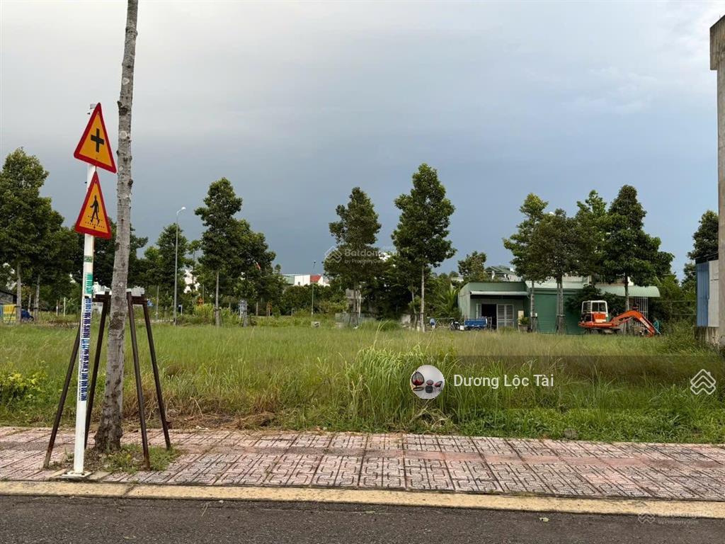 Chính chủ cần bán gấp lô đất 80m2 giá 650tr ngay tân định bến cát , sẵn thổ cư xây dựng kd