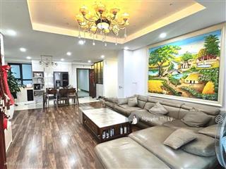 Chính chủ bán căn hộ goldmark hồ tùng mậu, căn góc,  3 phòng ngủ, diện tích 135m, có suất ô tô