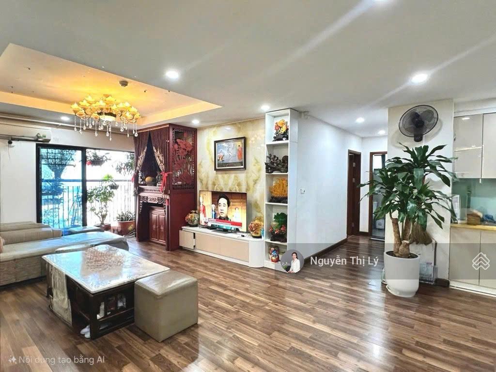 Chính chủ bán căn hộ goldmark hồ tùng mậu, căn góc,  3 phòng ngủ, diện tích 135m, có suất ô tô