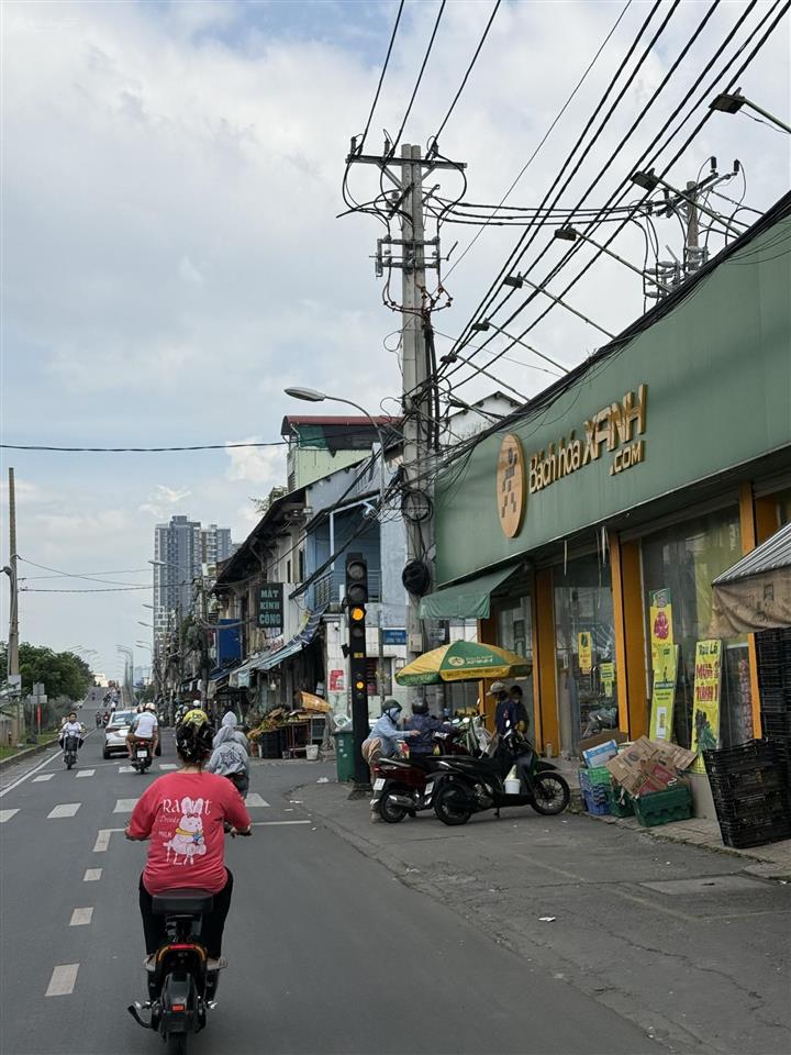 Bán nhà diện tích lớn, tiện xây biệt thự hoặc chdv, dòng tiền 80tr/tháng. gần cầu chà và, quận 8