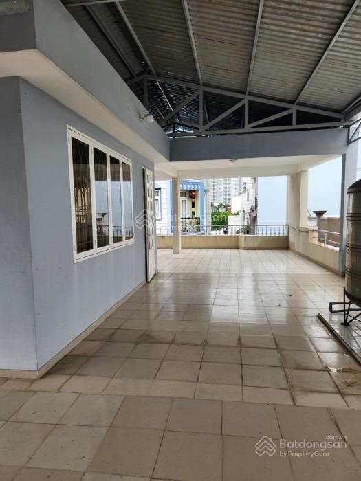 Bán nhà diện tích lớn, tiện xây biệt thự hoặc chdv, dòng tiền 80tr/tháng. gần cầu chà và, quận 8