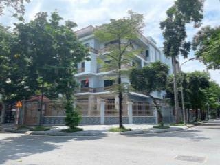 Biệt thự lô góc giá đầu tư
230m 4 tầng
mặt tiền 25m đang kinh doanh cafe view vườn hoa rộng rãi