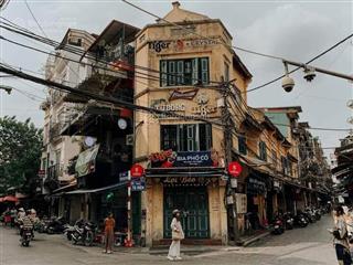 Cho thuê nhà mặt phố ngã tư phố hàng gai, giá thỏa thuận, 80m2x2 tầng, nội thất cơ bản.