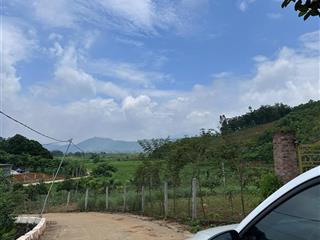 Chủ cần bán lô đất dt 1080m có 150m tc. mt 20m nợ hậu.view đẹp. bám đường betong. nhỉnh 2 tỷ