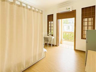 Cho thuê phòng trọ ban công 30m2 gần sân bay, vòng xoay gia định ngay nguyễn kiệm phú nhuận