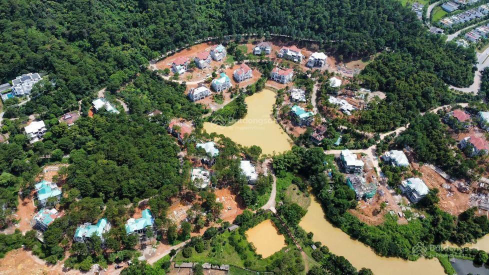 Căn bt mặt hồ 222m2 cuối cùng, giảm từ 2 tỷ, trực tiếp cdt tặng 800tr khi đặt cọc giá bán 18 tỷ