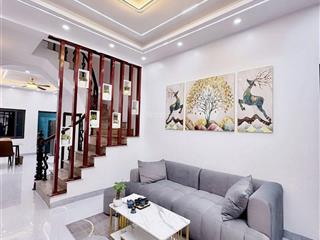 Nhà mới gần chợ. dt 50m2, 3 tầng  sân riêng, ô tô đỗ sát nhà, ngay gần kđt yên nghĩa