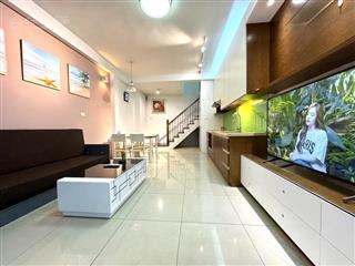 Bán nhà bồ đề  5t  32m2  nội thất đẹp  7.2 tỷ gần hồ  ở sướng