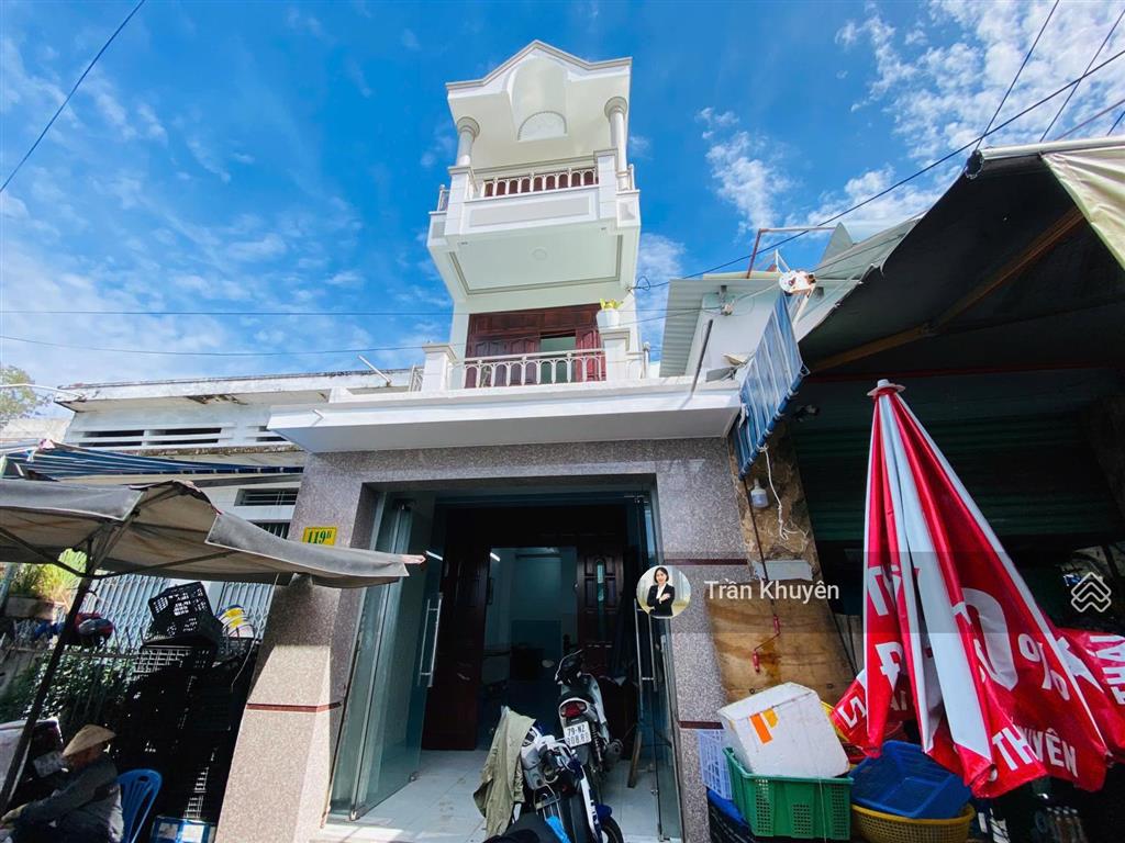 Chỉ 4,3 tỷ nhà 3 tầng mặt tiền kinh doanh đối diện chợ phương sài nha trang