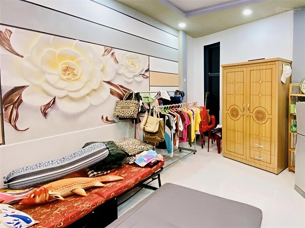 Hiếm! 5 tầng btct sát mt hoàng hoa thám  hẻm xe hơi  xây kiên cố nhà ngay trường học