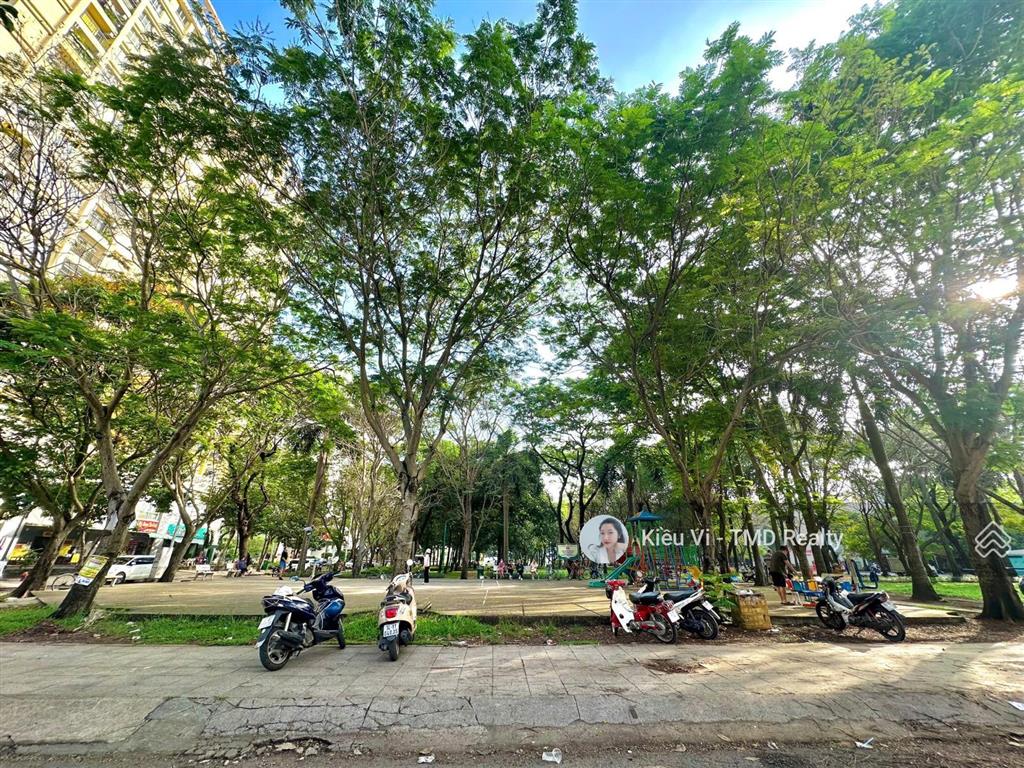 Bán nhà đẹp 4 tầng đối diện công viên, mặt tiền đường 56 dự án đông thủ thiêm quận 2