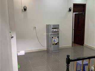 Cho thuê nguyên khu lầu 1, 2 pn , 2wc, 1 pk, sân rộng thoáng.